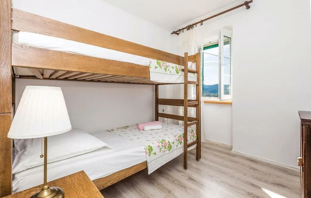 Guest House Kalla Supetarska Draga Casa de Férias